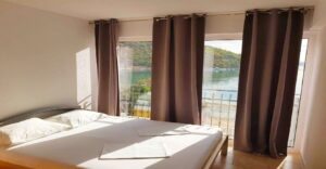 apartments in trogir for 8 people